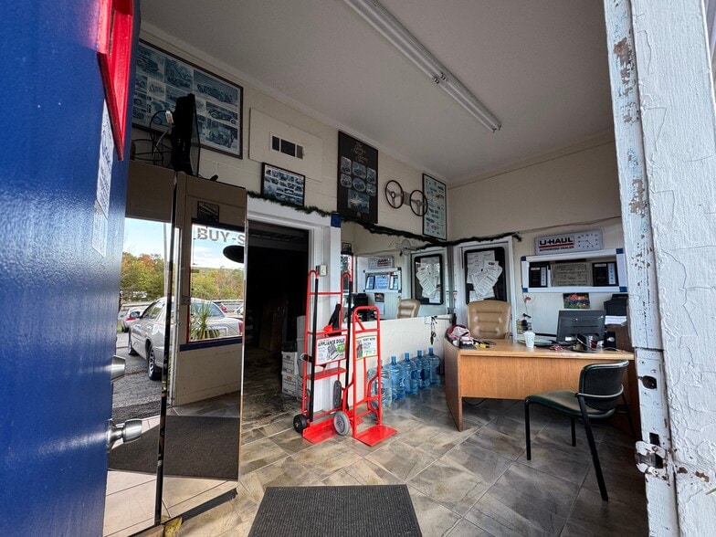 More Photos Of 315 Route 22, Pawling Showroom For Sale