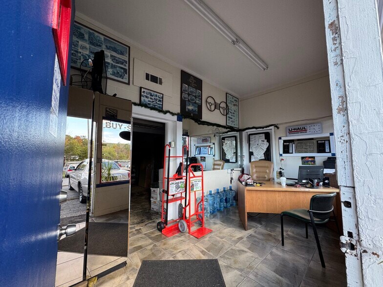 More Photos Of 315 Route 22, Pawling Showroom For Lease