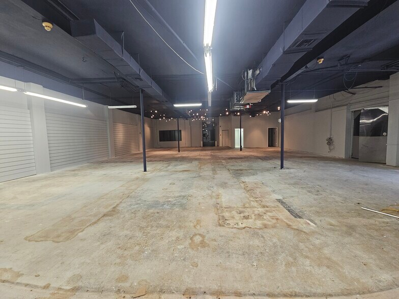 More Photos Of 3420 NW 7th St, Miami Light Distribution For Lease