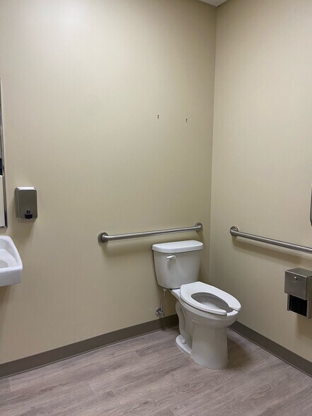 More Photos Of 11623 Philadelphia Rd, White Marsh Medical For Lease