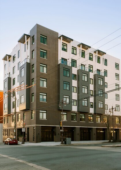 Primary Photo Of 701 S Broad St, Philadelphia Hospitality For Lease