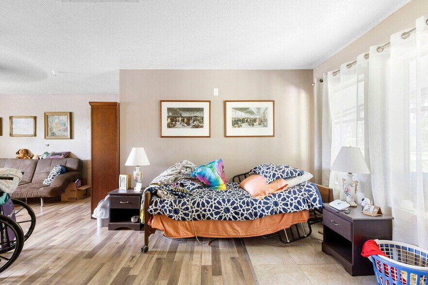 More Photos Of 579 Johnson Lake Rd, De Leon Springs Assisted Living For Sale