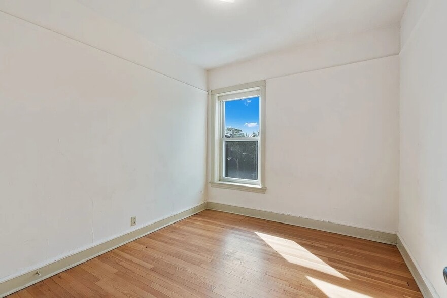 More Photos Of 805 N 22nd St, Milwaukee Apartments For Sale