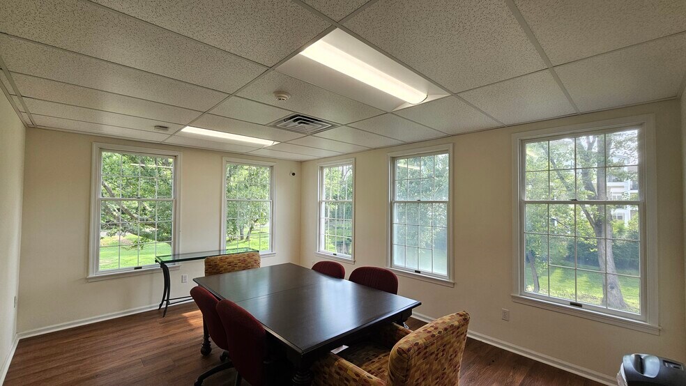 More Photos Of 152 Himmelien Rd, Medford Office For Sale