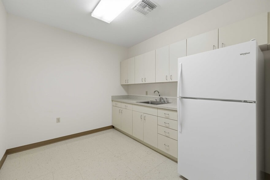 More Photos Of 4378 NE 35th St, Ocala Warehouse For Lease