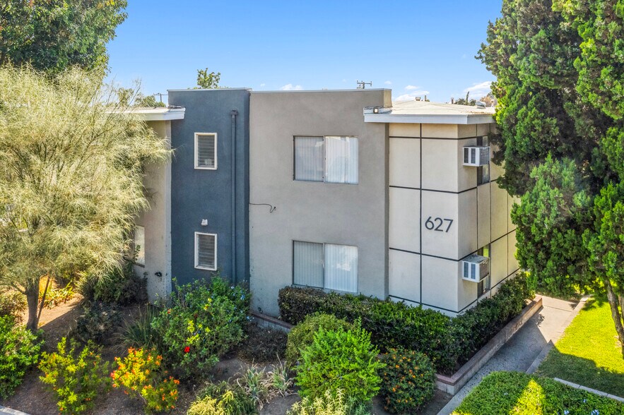 More Photos Of 625-627 S Wabash Ave, Glendora Apartments For Sale