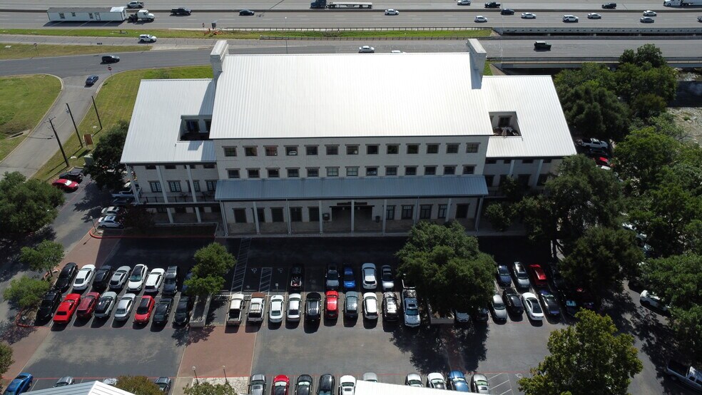 More Photos Of 1 Chisholm Trail Rd, Round Rock Unknown For Lease