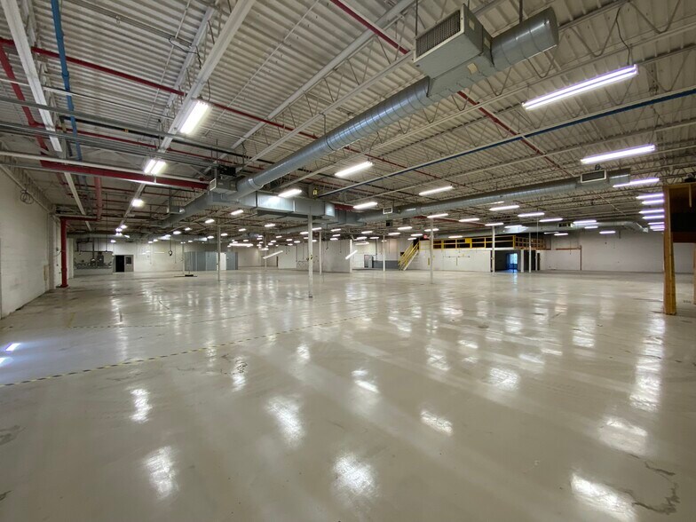 More Photos Of 701 Maple St, Peshtigo Warehouse For Lease