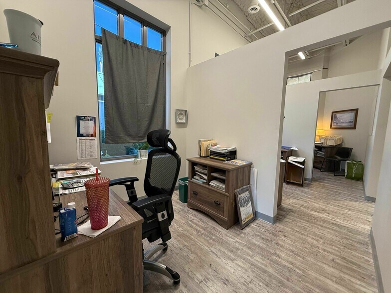 More Photos Of 2101 W Chesterfield Blvd, Springfield Office For Sale