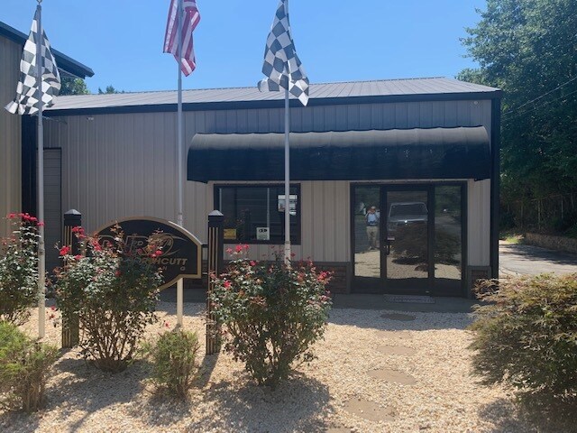 More Photos Of 4271 Calhoun Memorial Hwy, Easley Showroom For Sale