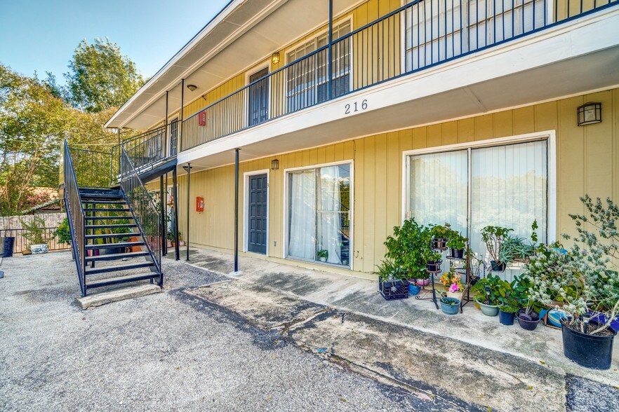 More Photos Of 216 Lucas St, San Antonio Apartments For Sale