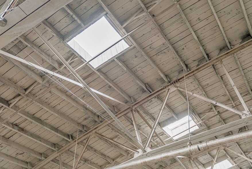 More Photos Of 1214 College St, Clarksville Warehouse For Lease