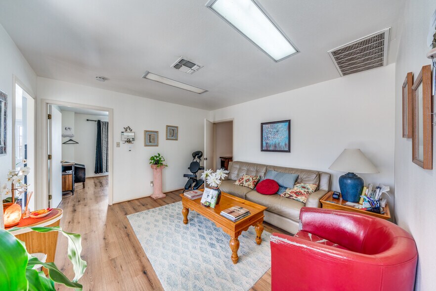 More Photos Of 7870 Broadway, San Antonio Medical For Sale