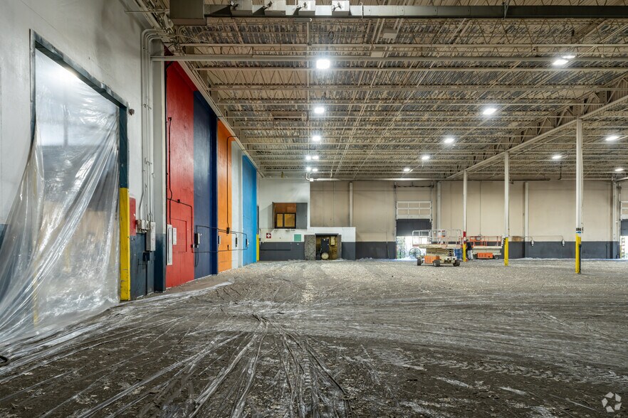 More Photos Of 10800 Ford Rd, Dearborn Warehouse For Lease