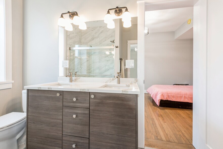 More Photos Of 1535 W Estes Ave, Chicago Multifamily For Sale