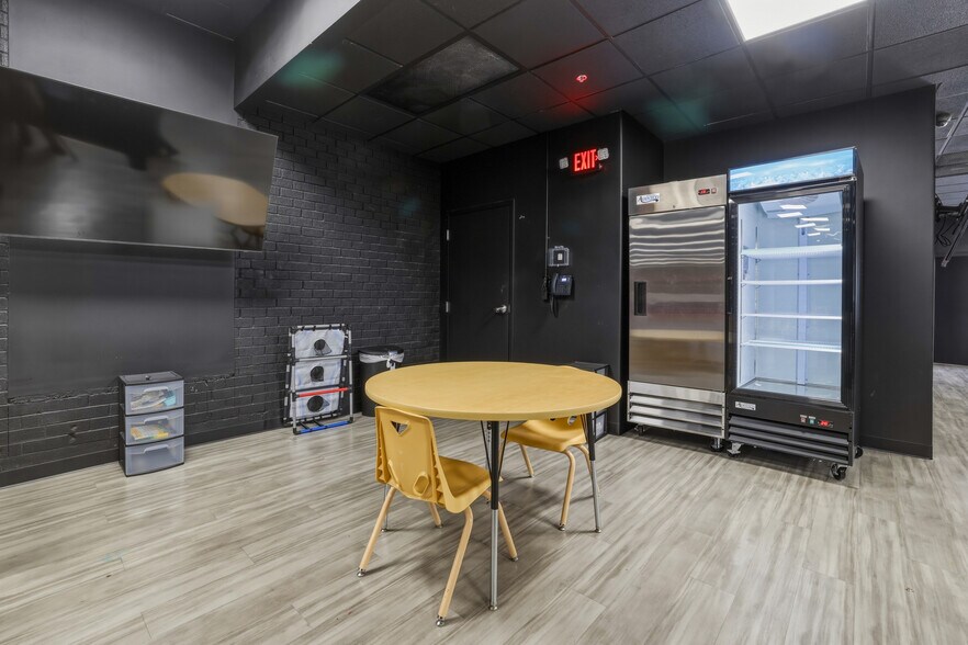 More Photos Of 1199 Silas Deane Hwy, Wethersfield General Retail For Lease