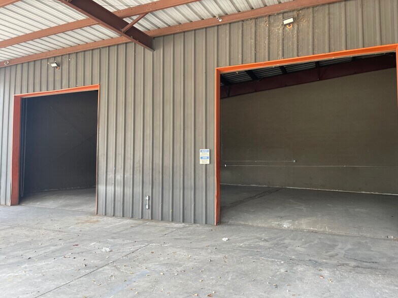 More Photos Of 7207 Navigation Blvd, Houston Flex For Sale