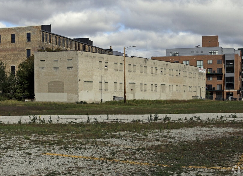 More Photos Of 521 E Corcoran Ave, Milwaukee Manufacturing For Sale