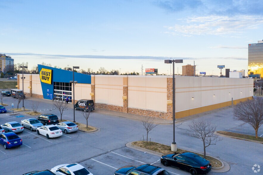 More Photos Of 5302-5636 E Skelly Dr, Tulsa Unknown For Lease