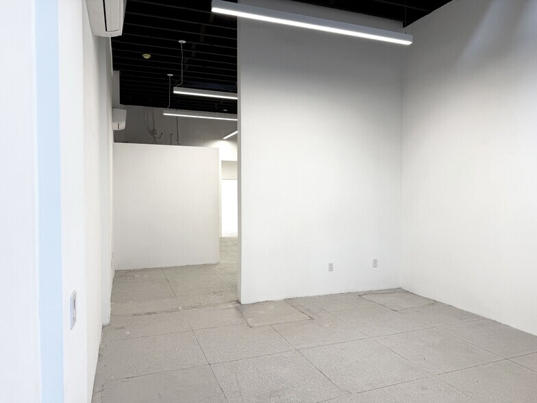 More Photos Of 4624-4626 W Washington Blvd, Los Angeles Freestanding For Lease
