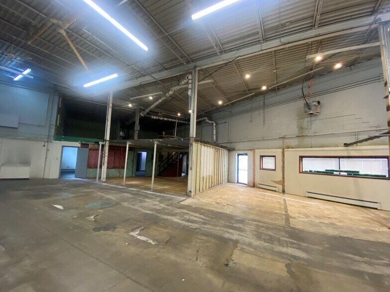 More Photos Of 1251 Plainfield Ave NE, Grand Rapids Office For Lease