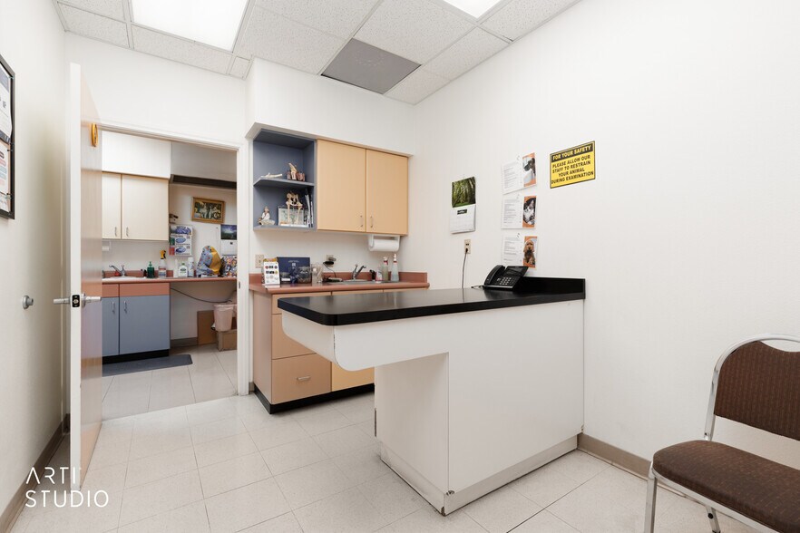 More Photos Of 371 Riverside Rd, Mesquite Veterinarian Kennel For Sale