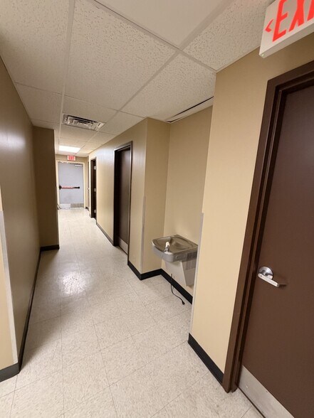 More Photos Of 1027 N Main St, Bowling Green Freestanding For Lease