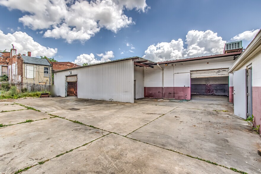 More Photos Of 551 Ellis St, Augusta Auto Dealership For Lease