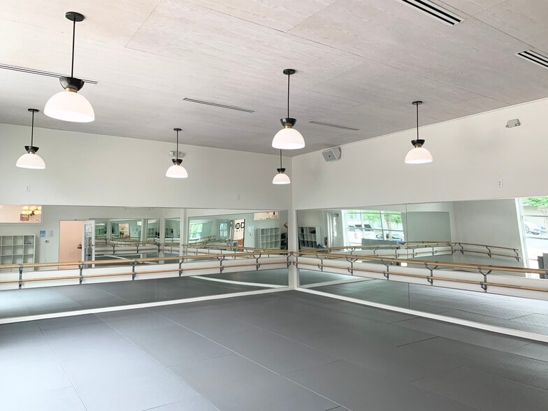 More Photos Of 1112 S 8th St, Austin Restaurant For Lease