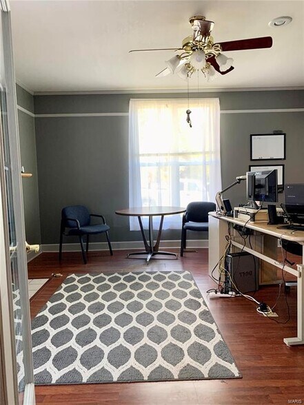 More Photos Of 111 S 10th St, Hannibal Office For Sale