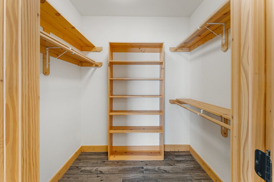 More Photos Of 9702 Surrey Ln, Richmond Light Distribution For Sale