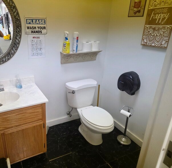 More Photos Of 100 Commercial Dr, Atoka General Retail For Sale