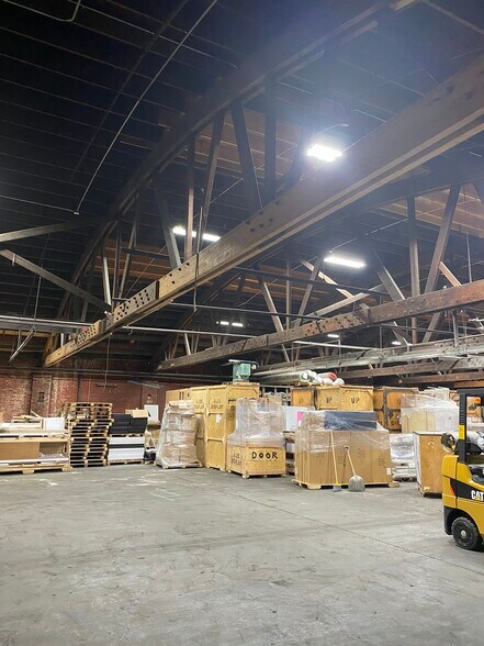 More Photos Of 401 N Leavitt St, Chicago Manufacturing For Sale