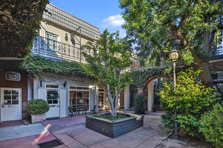 More Photos Of 20969 Ventura Blvd, Woodland Hills Unknown For Lease