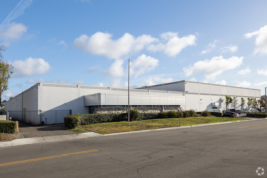 More Photos Of 17352 Armstrong Ave, Irvine Warehouse For Sale