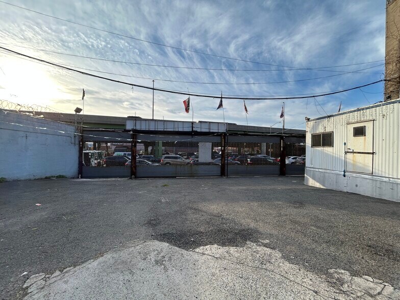 More Photos Of 122 18th St, Brooklyn Land For Lease