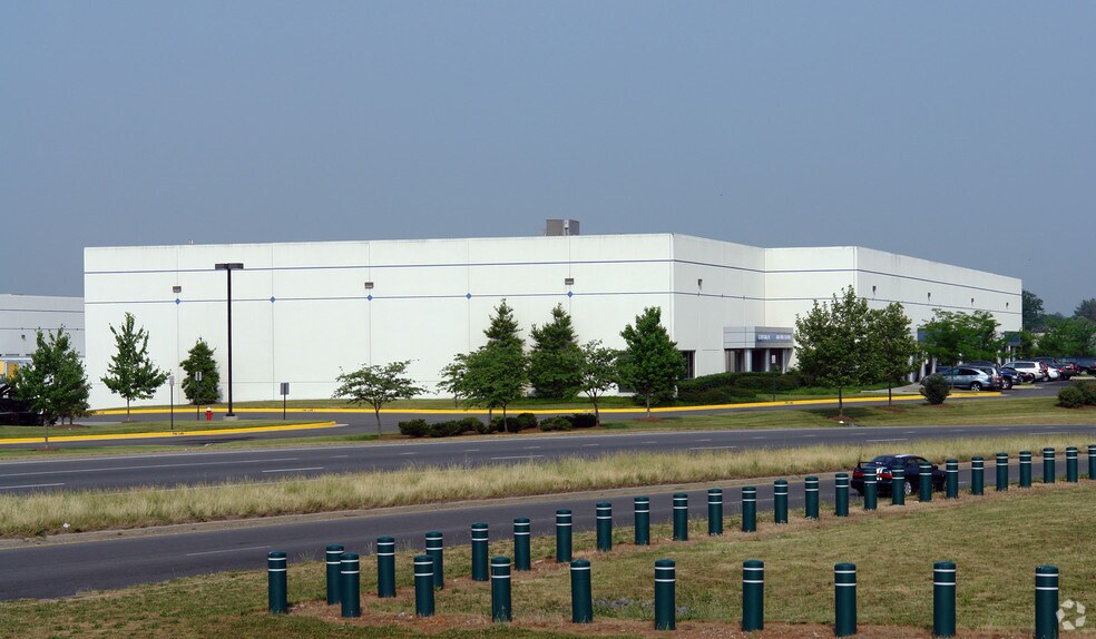 Primary Photo Of 23020 Eaglewood Ct, Dulles Town Center Research And Development For Lease