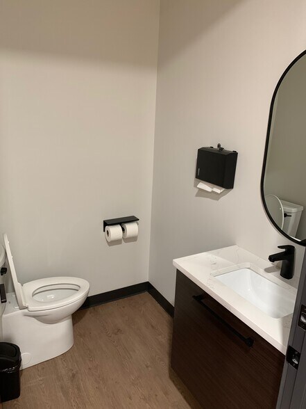 More Photos Of 73 7 St SE, Medicine Hat Office For Lease