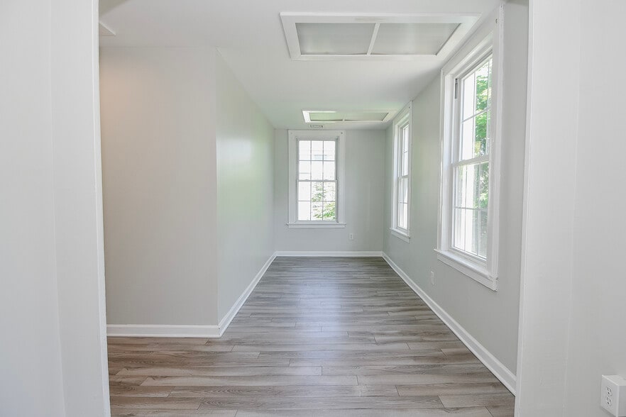 More Photos Of 93-97 Broad St, Middletown Office For Sale