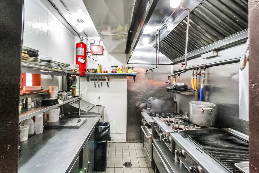 More Photos Of 550 Court St, Brooklyn Restaurant For Lease