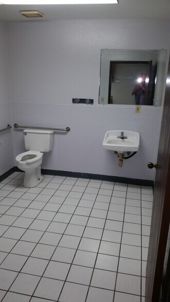 More Photos Of 11626-11632 Goldring Rd, Arcadia Warehouse For Lease