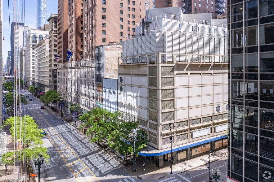 More Photos Of 137 S State St, Chicago General Retail For Lease