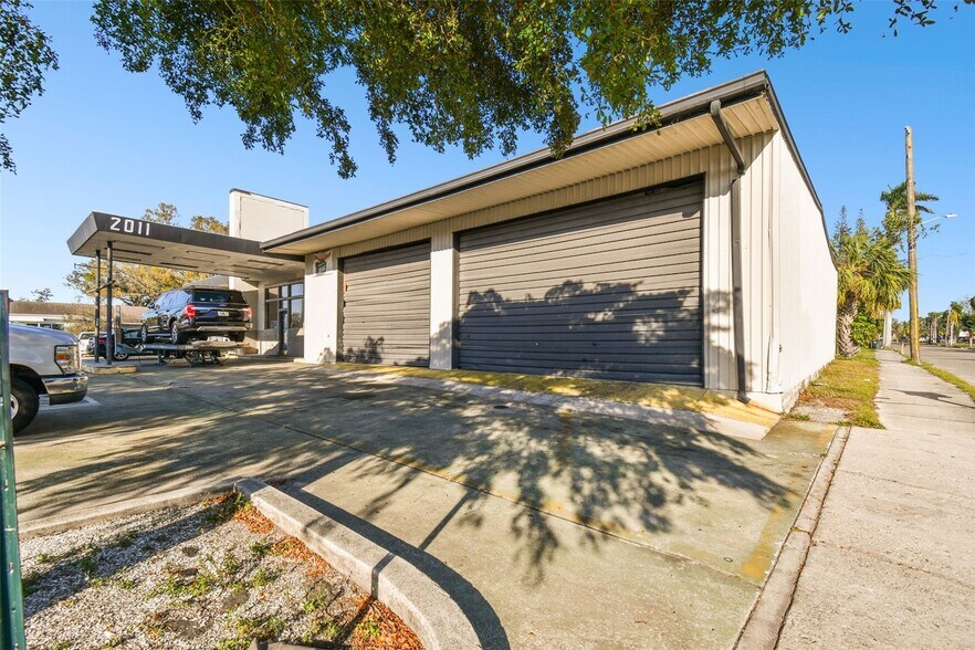 More Photos Of 2011 9th St, Bradenton Freestanding For Sale