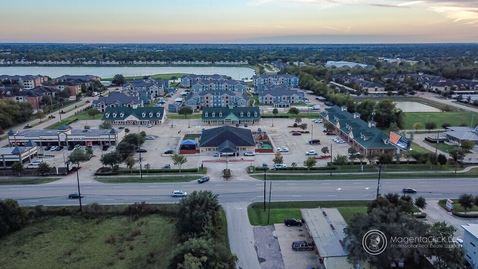 More Photos Of 7918 Broadway St, Pearland Unknown For Lease