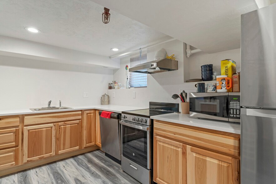 More Photos Of 1705 Commercial St SE, Salem Office Residential For Sale