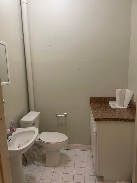 More Photos Of 315 Main Ave, Northport Office Residential For Lease