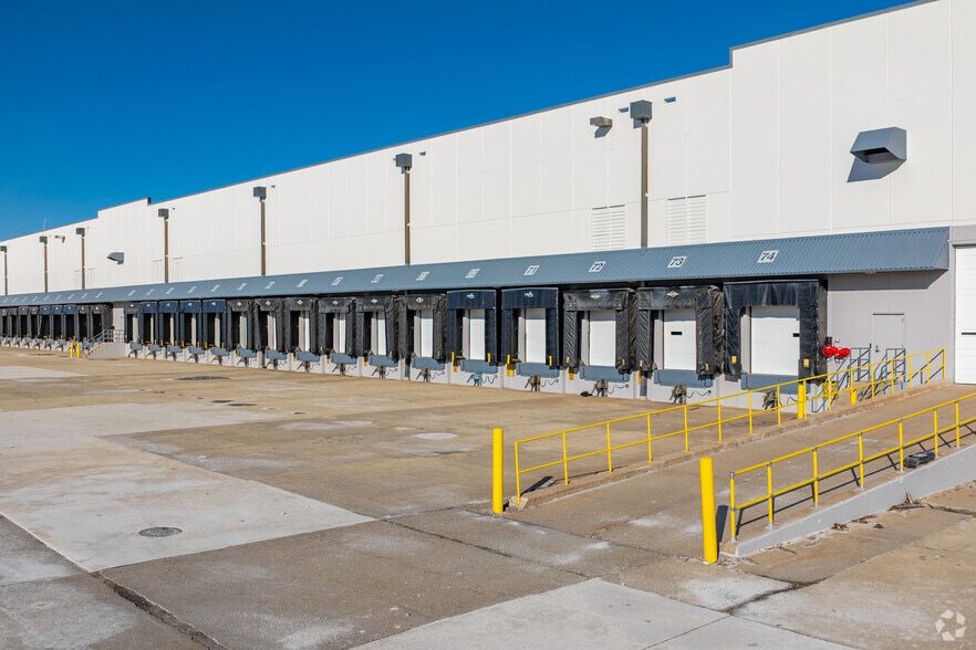 More Photos Of 2380 Sullivan Rd, Aurora Manufacturing For Lease