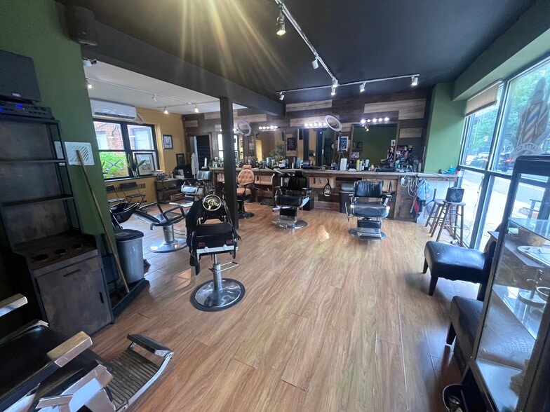 More Photos Of 611-619 N 2nd St, Philadelphia Auto Dealership For Lease