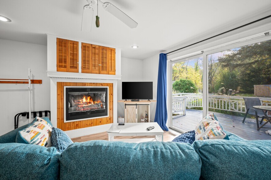 More Photos Of 231 E Buffalo St, New Buffalo Hotel For Sale