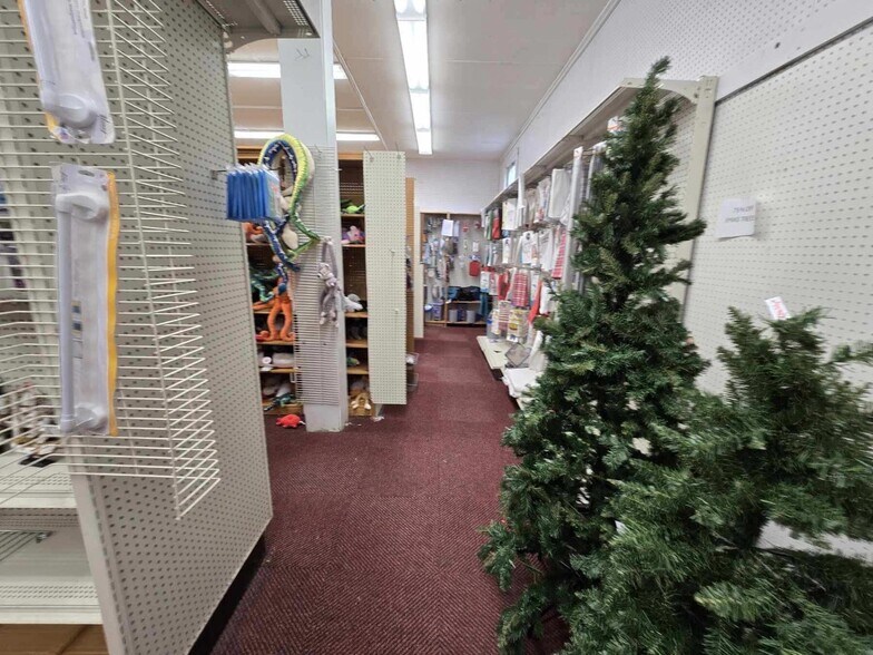 More Photos Of 631 Main St, Chatham Storefront For Lease